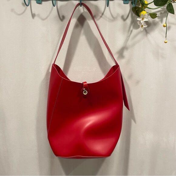 Adorable red Elizabeth Arden pvc bucket bag vegan - Picture 2 of 10